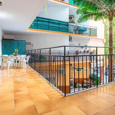 Apartment In Heart Of Town On The Coast *