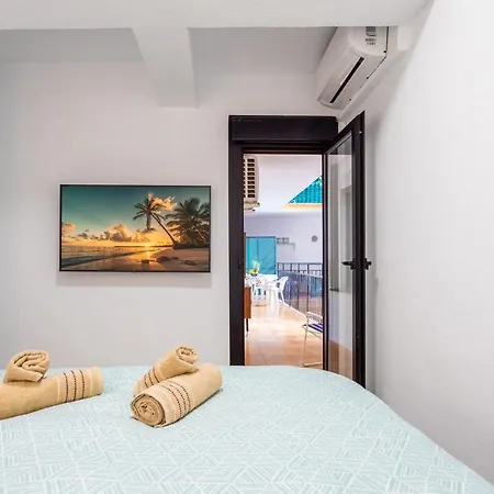Apartment In Heart Of Town On The Coast