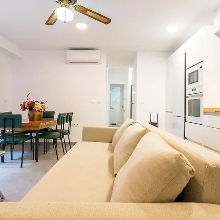 Apartment In Heart Of Town On The Coast *