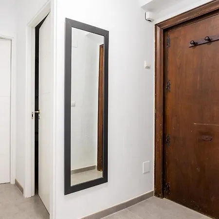 In Heart Of Town On The Coast Apartment *