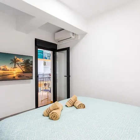 Apartment In Heart Of Town On The Coast