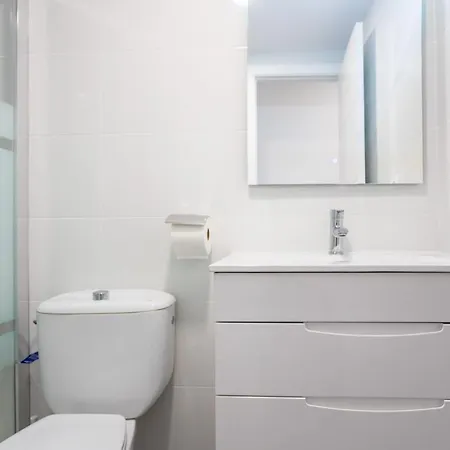 Apartment In Heart Of Town On The Coast *