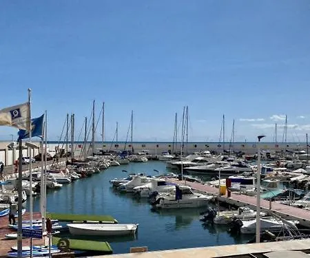 Apartment In Heart Of Town On The Coast
